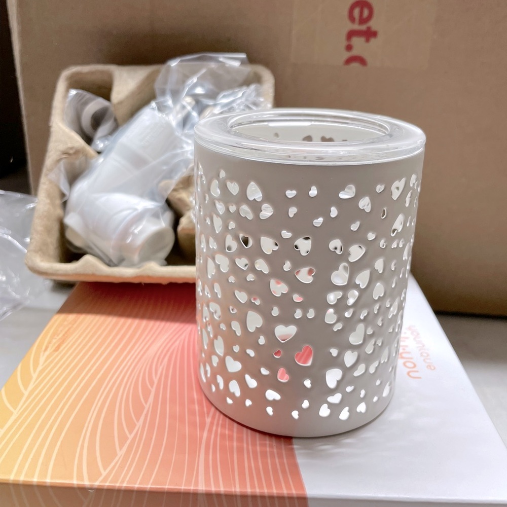 Scentsy wall plug in, Lit by Love"